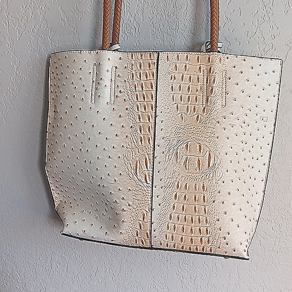 Kim Rodgers - Picture 3 of 6